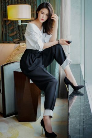 99热新_十万网红美女美酱